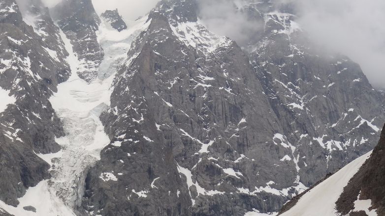 le pied de la face du pic sans nom