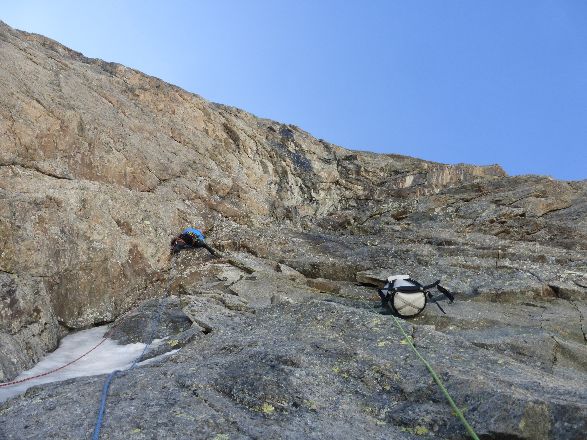 rocher mouillé et gelé