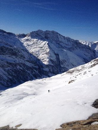 antoine sous le sommet avec la Taillante en arrière plan