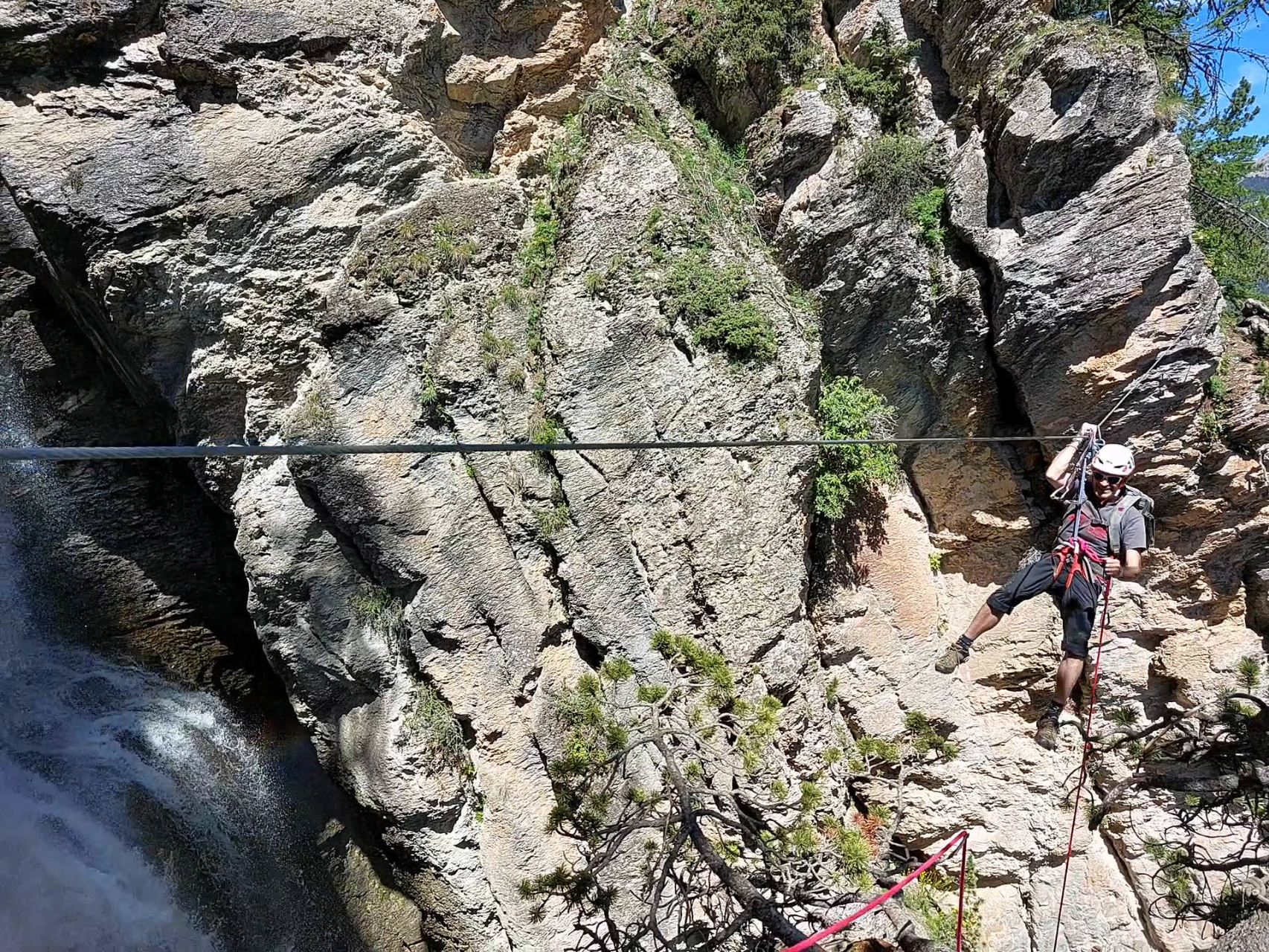 tyrolienne au dessus de l'eau