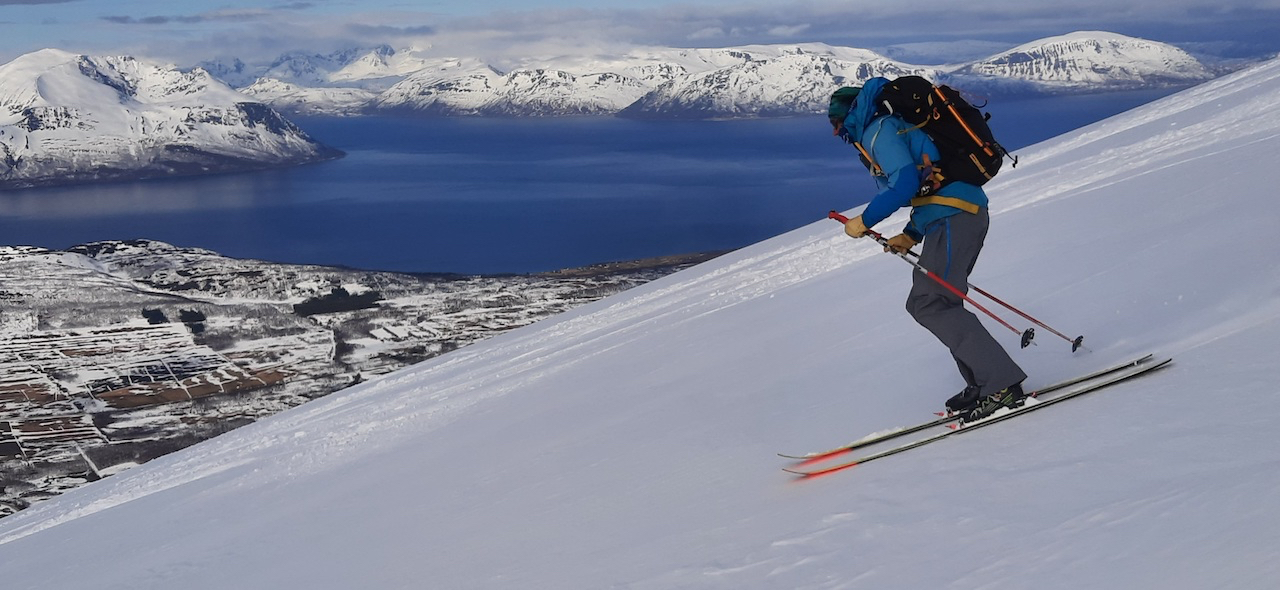 ski au dessus des fjords