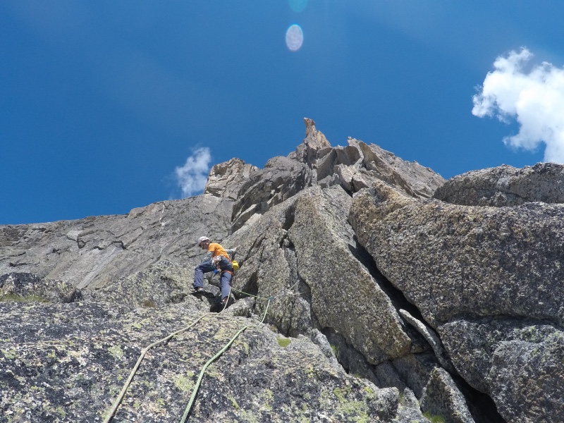 fissures en tous genres a deux pas du refuge.