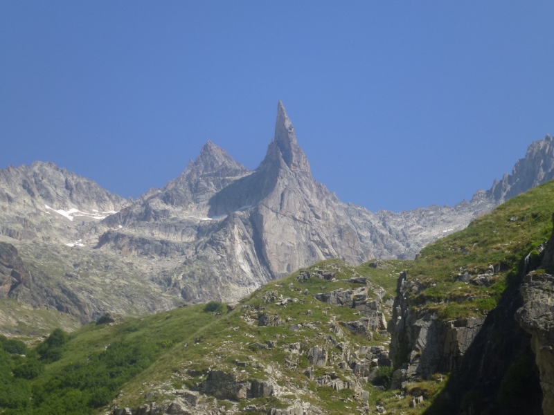 L'Aiguille Dibona sur le chemin du Soreiller