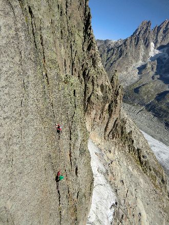 Escalade a l'envers des Aiguilles Chamonix